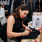 Dă o nouă viață hainelor tale: 10 idei de upcycling care salvează portofelul și planeta