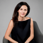 Sondaj eJobs: 4 din 10 respondenți folosesc inteligența artificială de mai multe ori pe zi pentru job sau în viața personală. 50% cred că AI-ul le va face viața mai ușoară în următorii 2-3 ani. Cei mai mulți cer sfaturi pentru a rezolva o problemă specifică, pentru a genera text, imagine sau sunet ori pentru a căuta produse și servicii